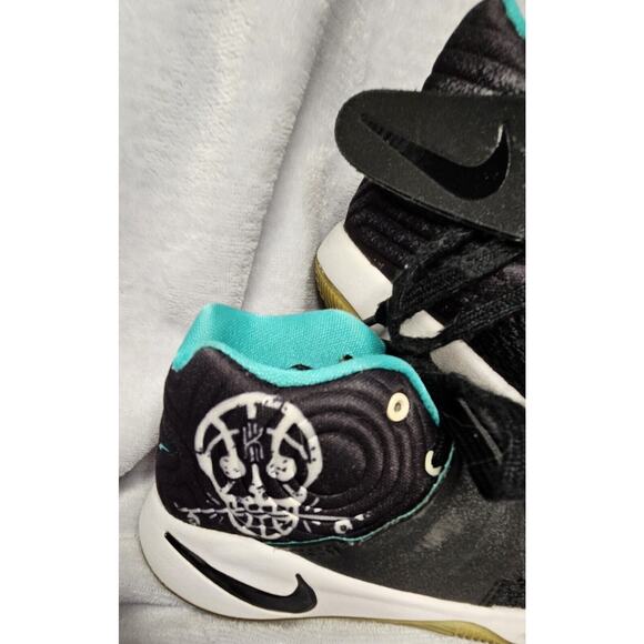 Nike Kyrie 2 Child Kids Skateboarding Shoes Black Jade Skulls Size 11C - Picture 3 of 8